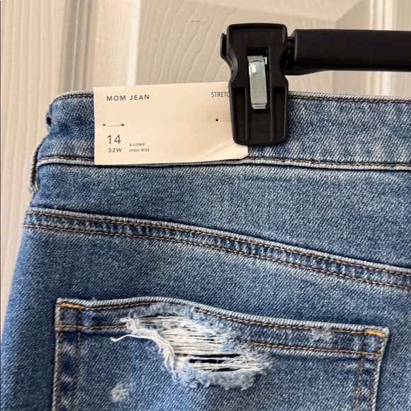 American Eagle Distressed Stretch Mom Jeans Slasher Blue Size 14 XLong - Picture 8 of 15